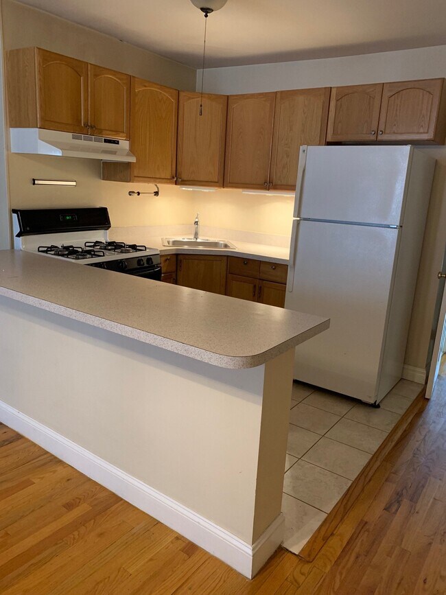 Photo - 288 Monmouth St