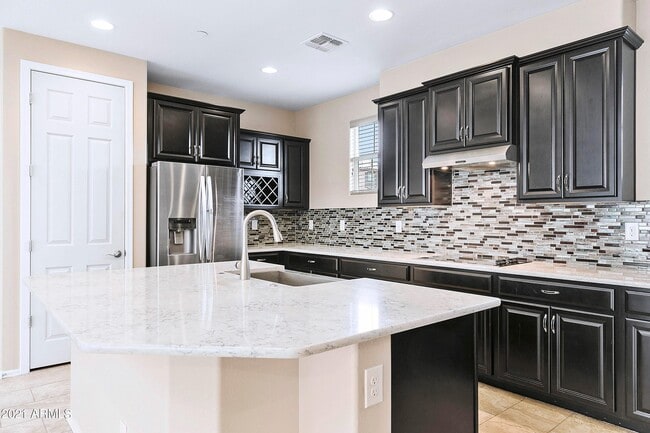 Building Photo - 4634 E Tierra Buena Ln