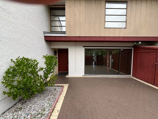 Building Photo - 3094 Bermwood Ln