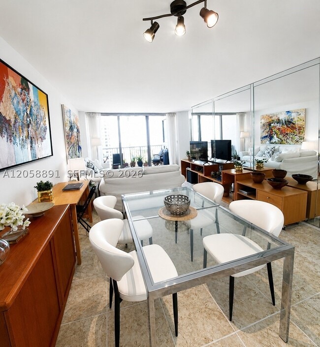 Building Photo - 2655 Collins 2306 Unit 2306