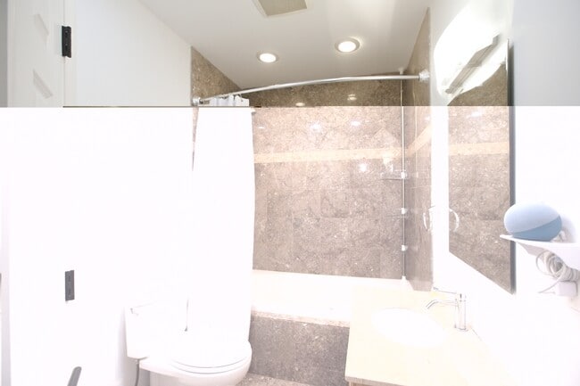 Photo - 2619 N Harding Ave Unidad 3