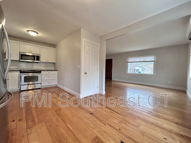 Photo - 44 Lathrop Rd