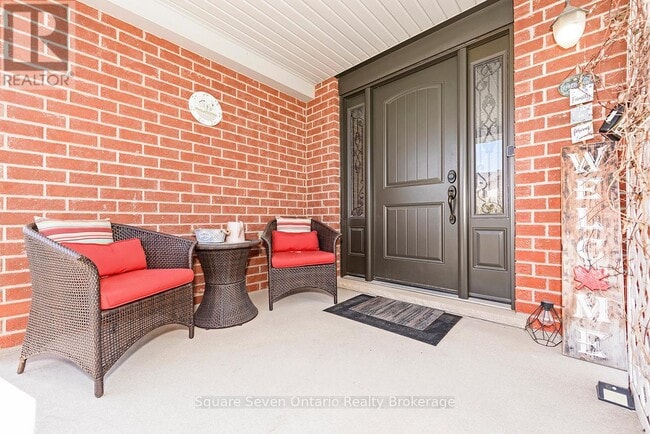 Photo - 635 Commonwealth Crescent