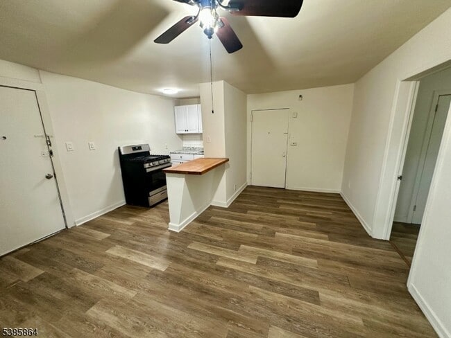 Photo - 390 Orange Rd