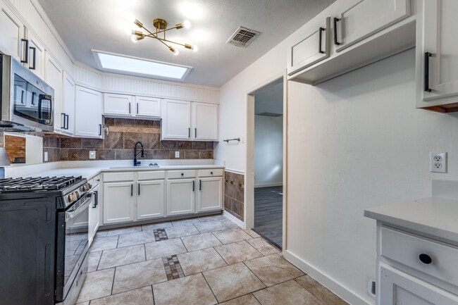 Photo - 827 Ware Blvd