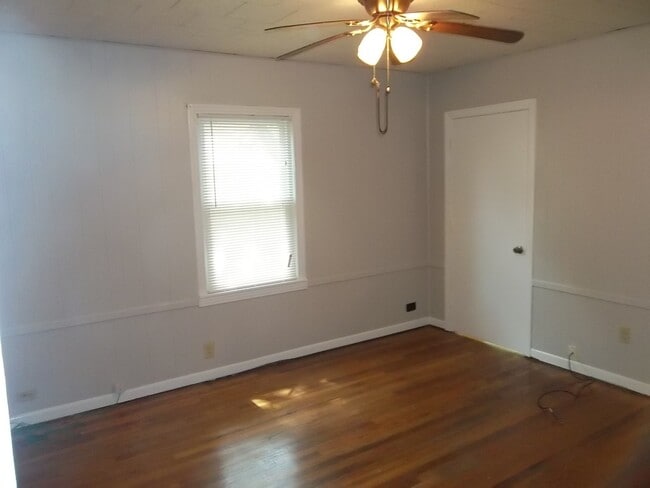 Photo - 2 BEDROOM, NEAR UMHB