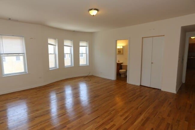 Photo - 4501-4515 N Malden St