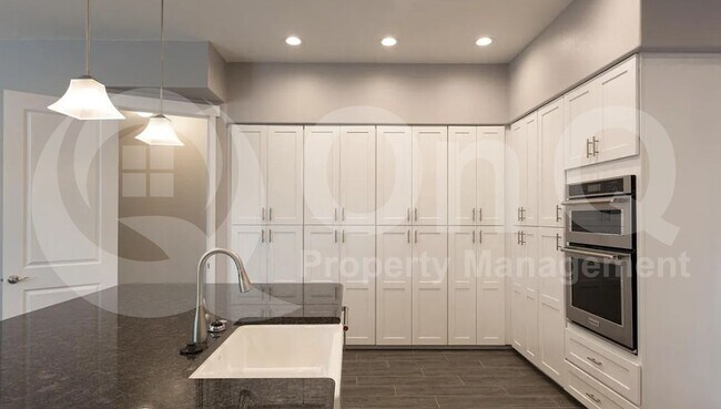 Photo - 1028 E Curry Rd