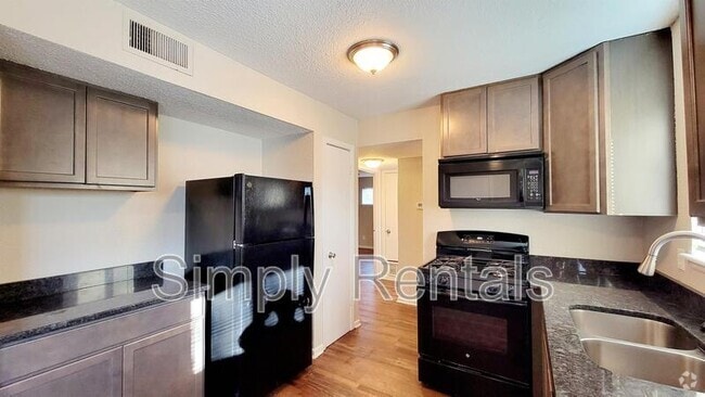 Building Photo - 3513 Washington St Rental