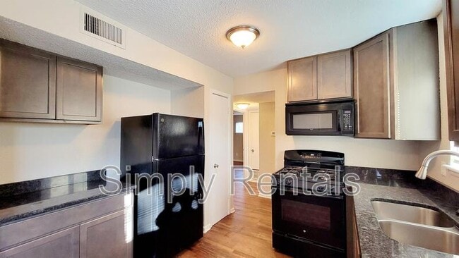 Building Photo - 3513 Washington St Rental