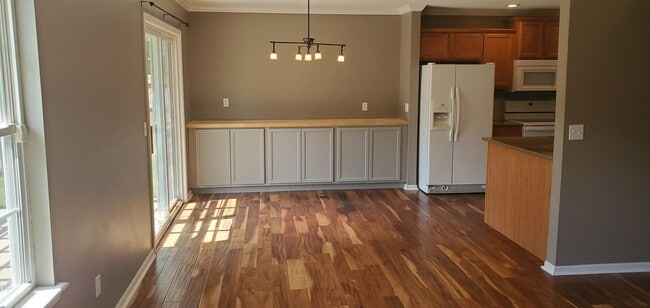 Photo - 3 bd, 2 ba house, E Columbia, quick access to I-70, plank flooring and carpet, fenced/shed