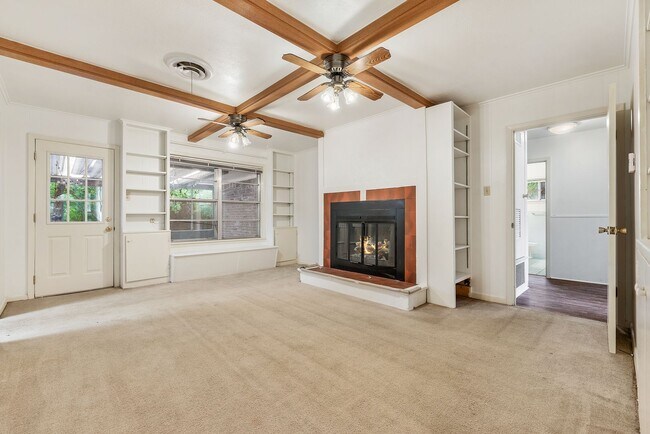 Photo - 3 Bed, 2 Bath Home for February Move In