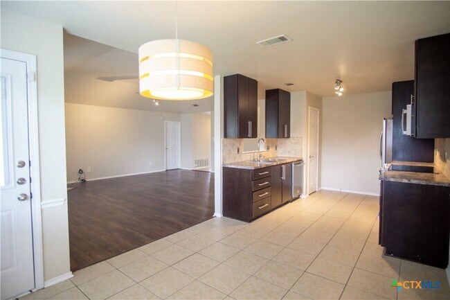 Photo - 1809 Herndon Dr House