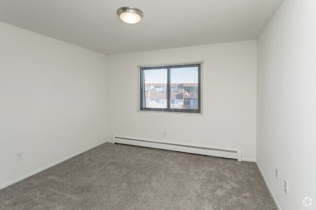 1BR, 1BA - 700SF - Riverview Apartments