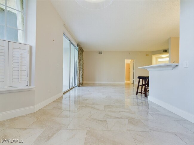 Photo - 85 Silver Oaks Cir Unit 6-102