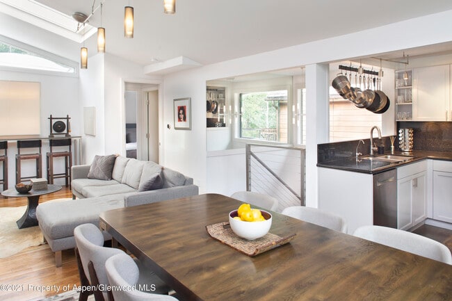 Photo - 1001 E Cooper Ave