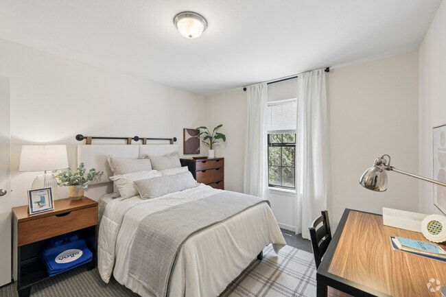 3BR, 3BA - 1,200SF - Primary Bedroom