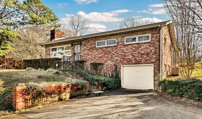 Photo - 780 Rossview Rd