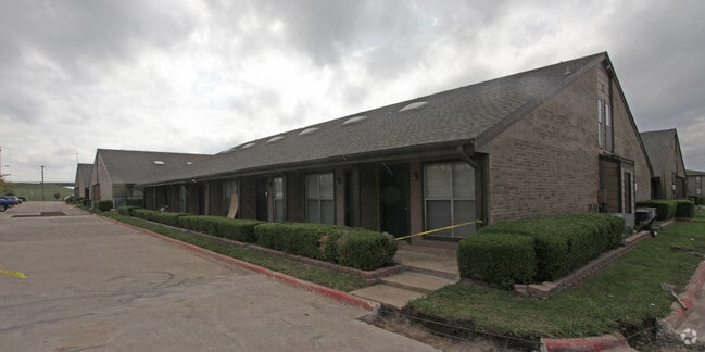 Prairie Hollow Apartments - Prairie Hollow Apartments