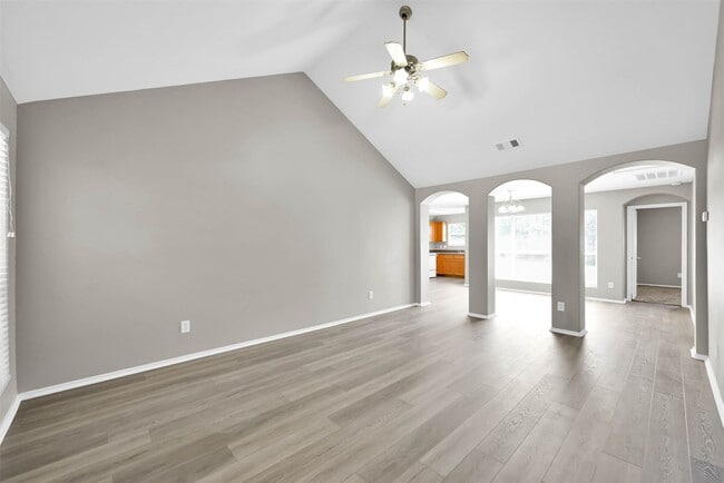 Photo - 2214 Shady Tree Ln