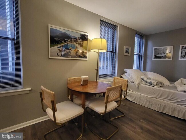 Photo - 135 S 19th St Unidad 702