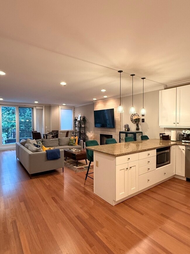 Photo - 2319 W Wabansia Ave