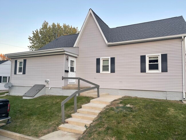 Photo - 736 W Charles St Apartments Unit 736