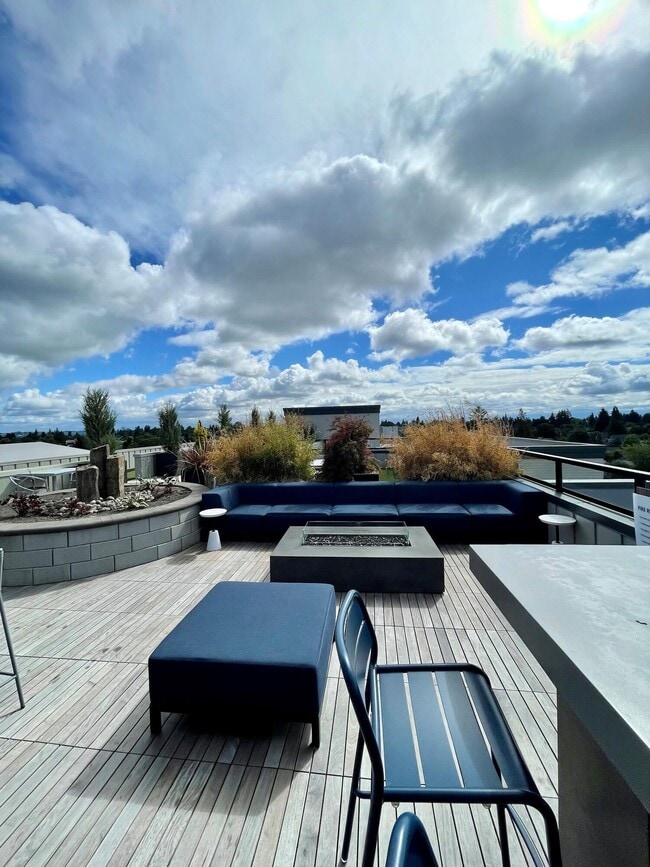 Photo - Sixth & Alder