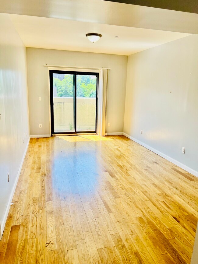 Photo - 143 Main St Unidad 2D