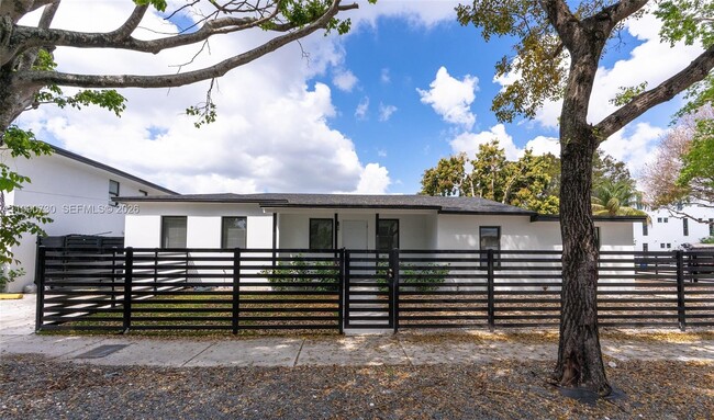 Building Photo - 2100 SW 6th St