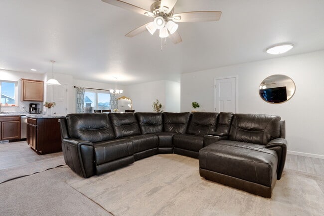 Photo - 420 S Clarion Dr