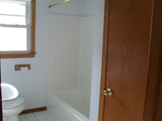 Bathroom - 1435 W Bolivar Ave