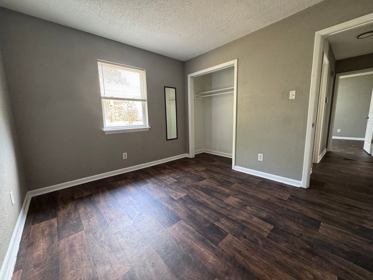 Photo - 1305 W 48th St Unit B