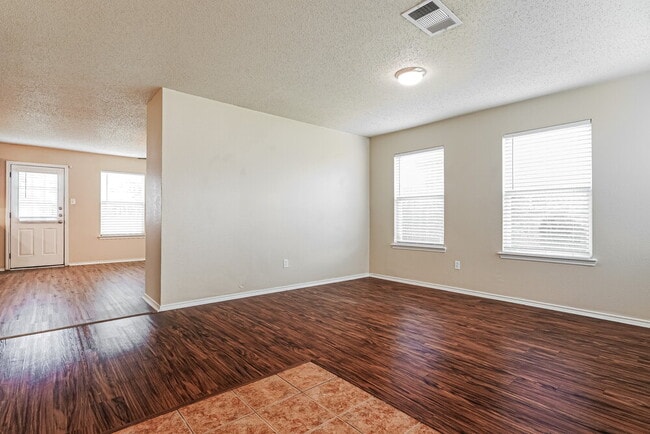 Photo - 604 Snowy Orchid Dr
