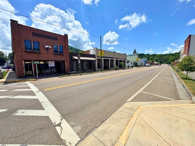 Photo - 109 W Laurel Ave