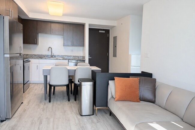 Photo - 988 Halekauwila St