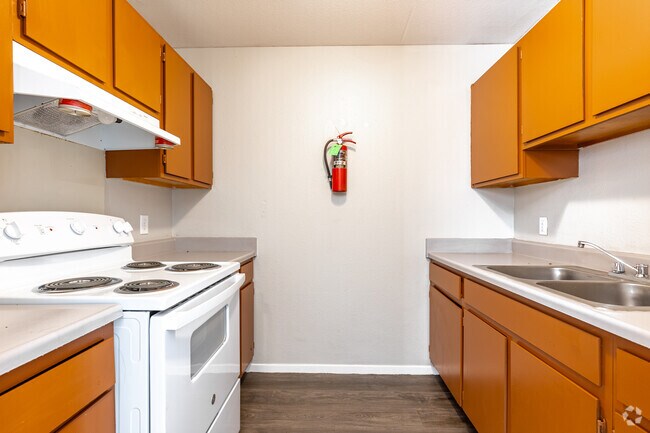 2BR, 1BA - 750SF