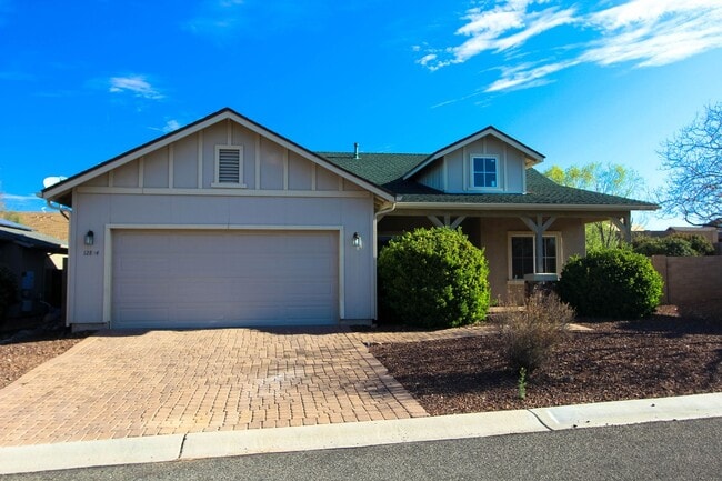 Building Photo - Three Bedroom Quailwood Home
