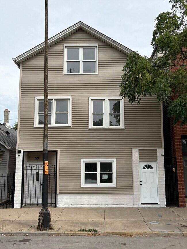 Building Photo - 1635 N Kedzie Ave