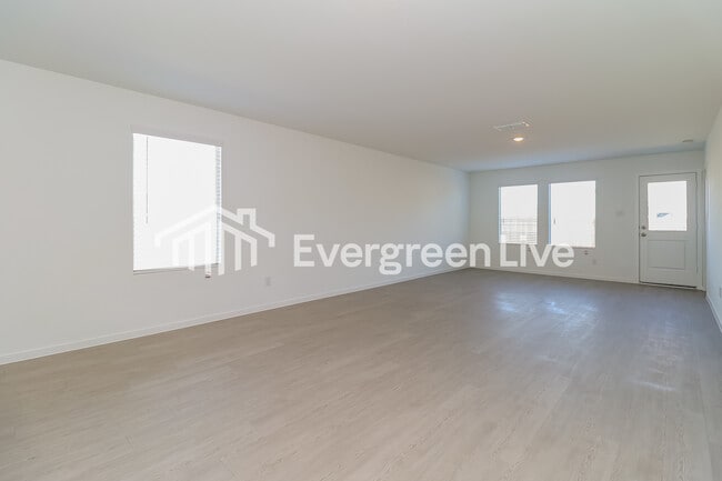 Photo - 200 Sycamore Pl