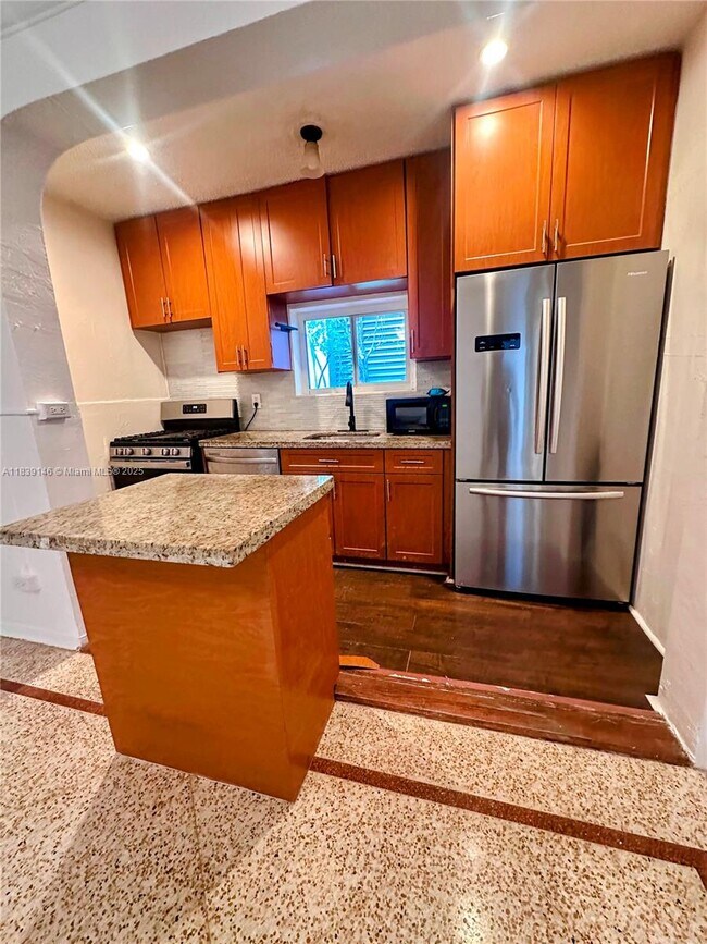 Photo - 9065 Harding Ave