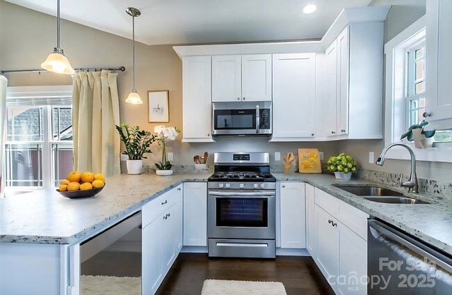 Photo - 75 Leyland Cir