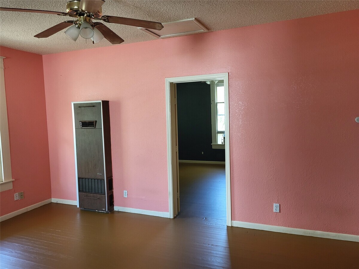 Photo - 4401 Ave Q 1/2