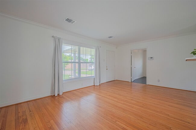 Photo - 3042 Oak Forest Dr