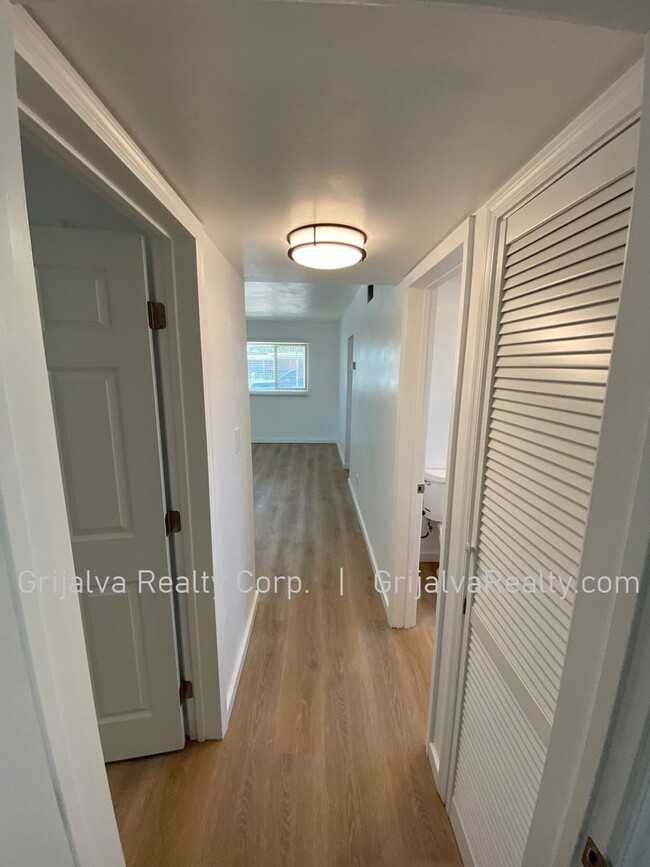 Photo - 4541 E 18th St Unidad 4541