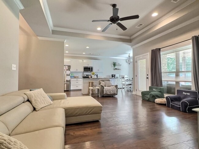 Photo - Pine Level - 4 Bed, 2 Bath, Indoor & Outdoor Fireplaces!