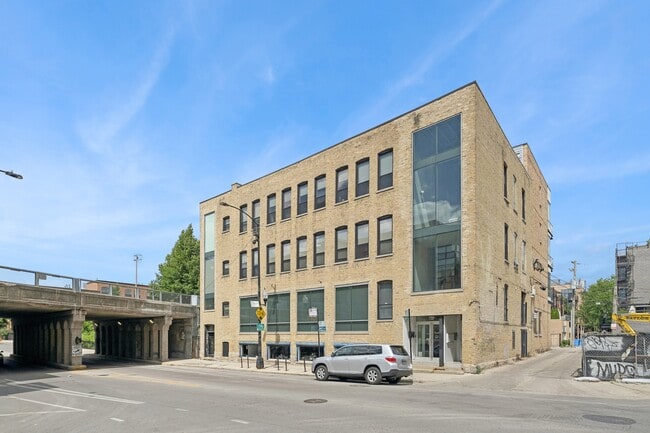 Building Photo - 1755 N Damen Ave Rental