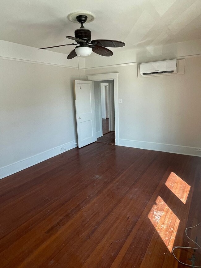 Photo - PRICE REDUCED! Newly Renovated 3BD/2BA in ... Unit C