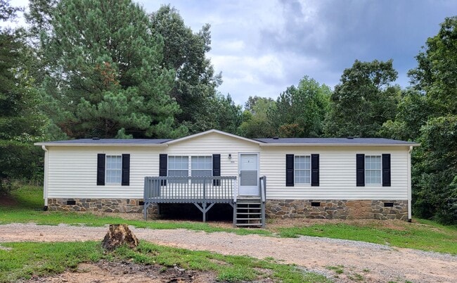 Building Photo - 4 bedroom Mobile Home