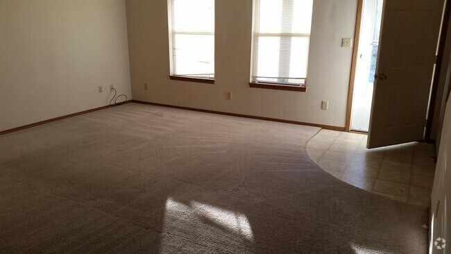 Building Photo - Maquoketa Townhome Unit 705 1/2  Maquoketa Townhome